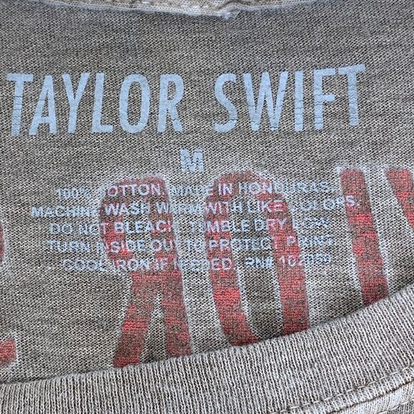 Taylor Swift UO Exclusive Red Taylor's Version Album Crop Graphic Shirt Size M - Picture 7 of 9